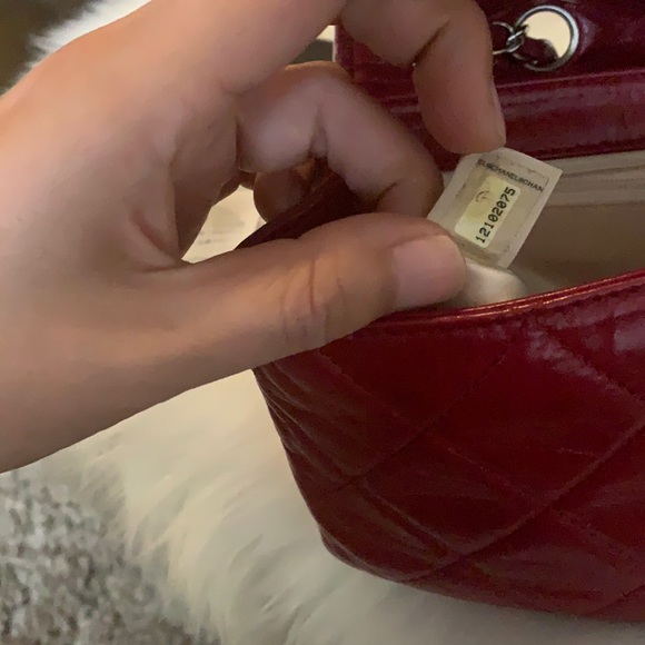 CHANEL east west flap bag in turlington red calfskin - Picture 7 of 17